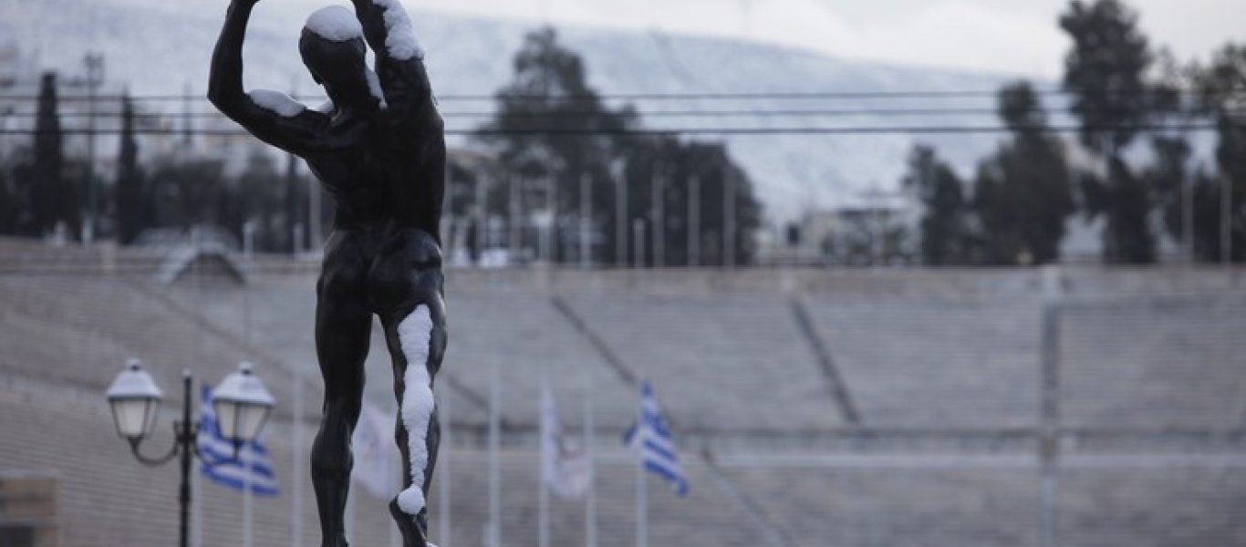 «Στα λευκά» και ο «Δισκοβόλος» απέναντι από το Παναθηναϊκό Στάδιο (φωτό)